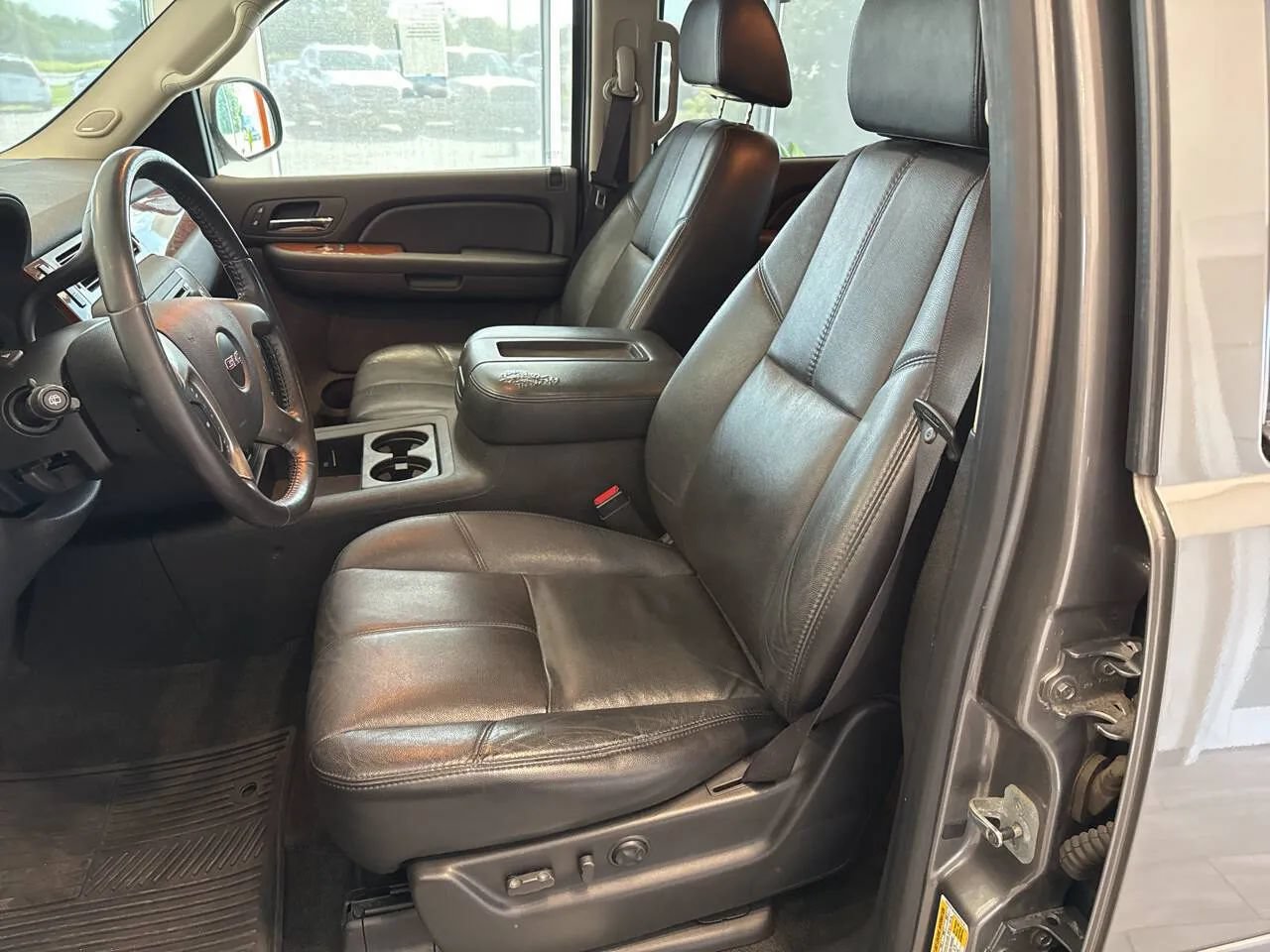 Used 2007 GMC Yukon XL SLT w/ SLT Preferred Equipment Group AWD/4WD image 15