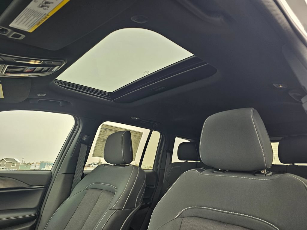 New 2025 Jeep Grand Cherokee Laredo X w/ Luxury Tech Group I AWD/4WD image 27