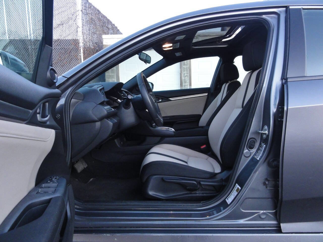 Used 2018 Honda Civic EX image 9