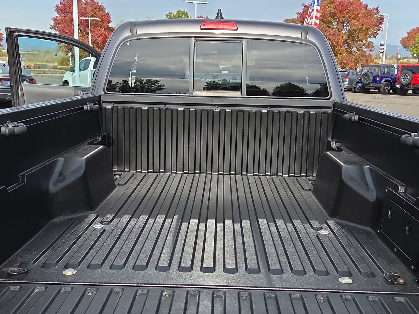 Used 2020 Toyota Tacoma SR5 w/ Blackout Package AWD/4WD image 27