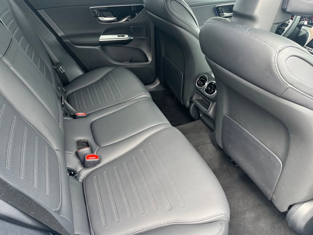Used 2025 Mercedes-Benz GLC 350e 4MATIC image 17