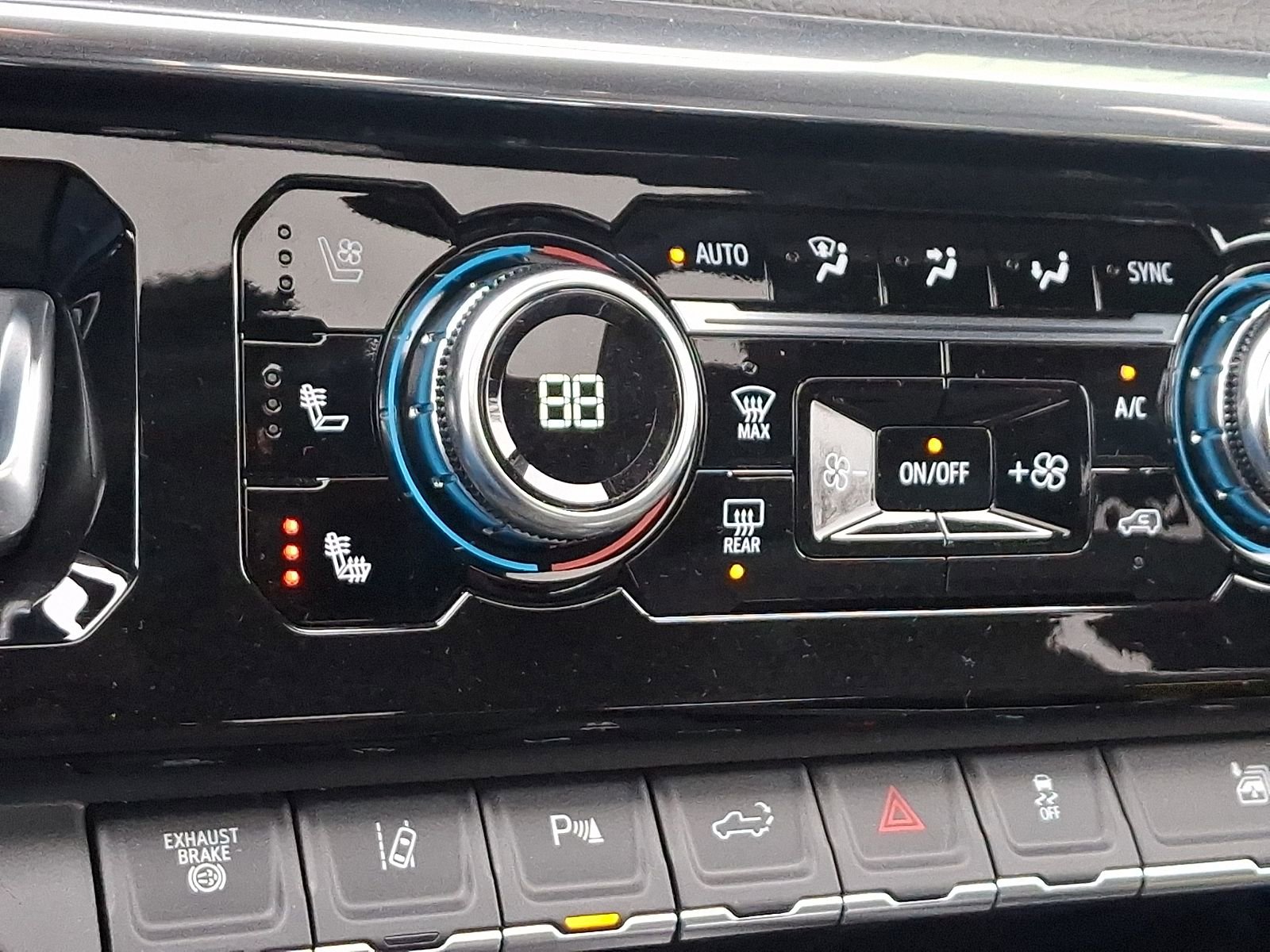 New 2026 GMC Sierra 3500 Denali w/ Denali Reserve Package image 24