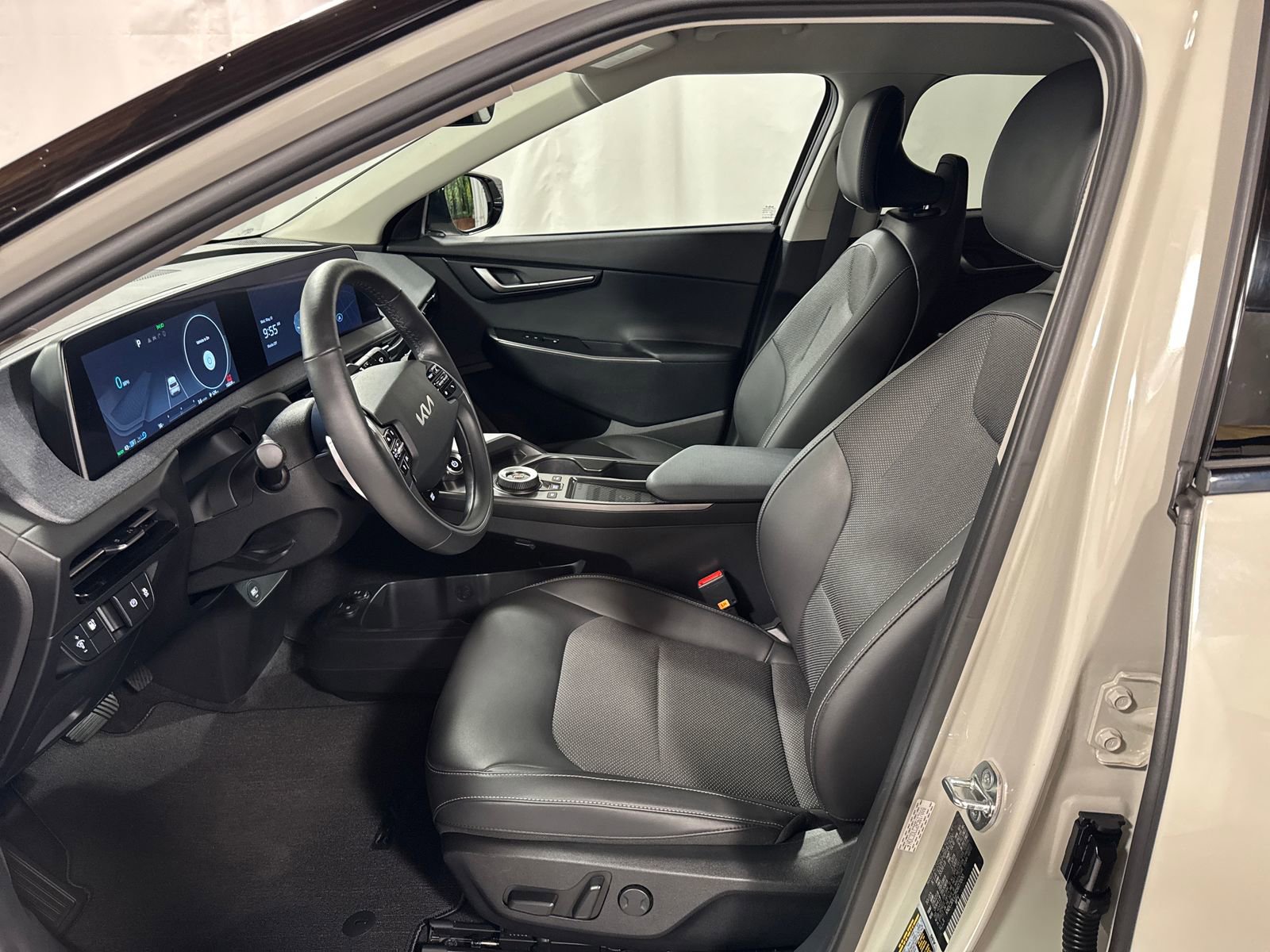 Certified 2024 Kia EV6 Light AWD/4WD image 3
