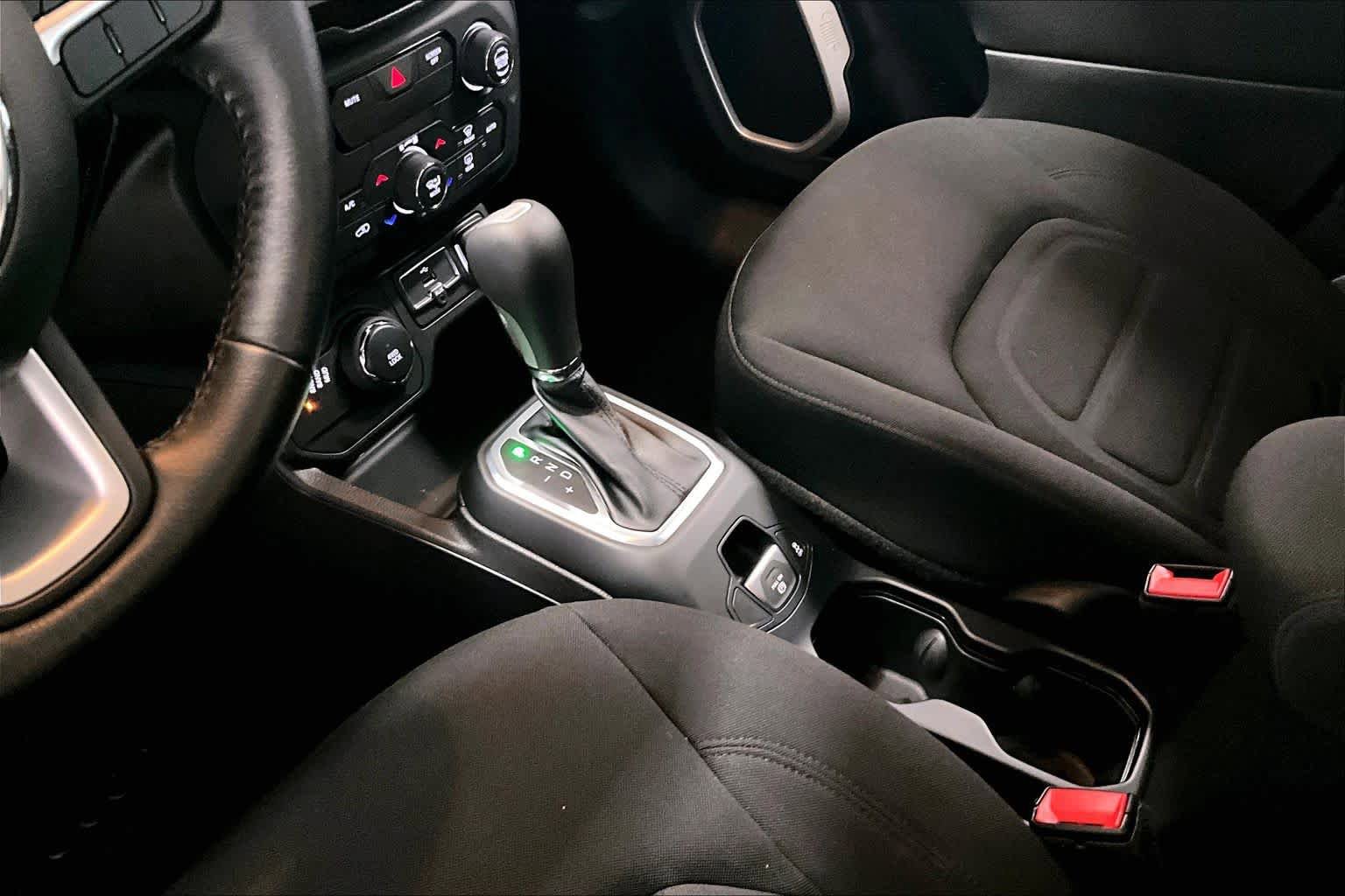 Used 2018 Jeep Renegade Latitude w/ Cold Weather Group AWD/4WD image 14