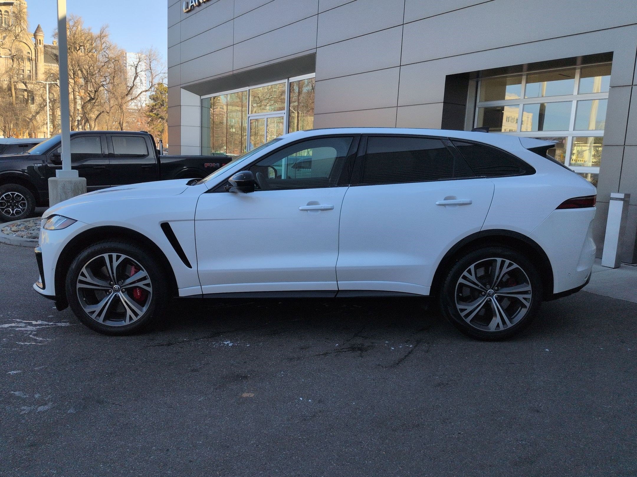 Used 2024 Jaguar F-PACE SVR image 11