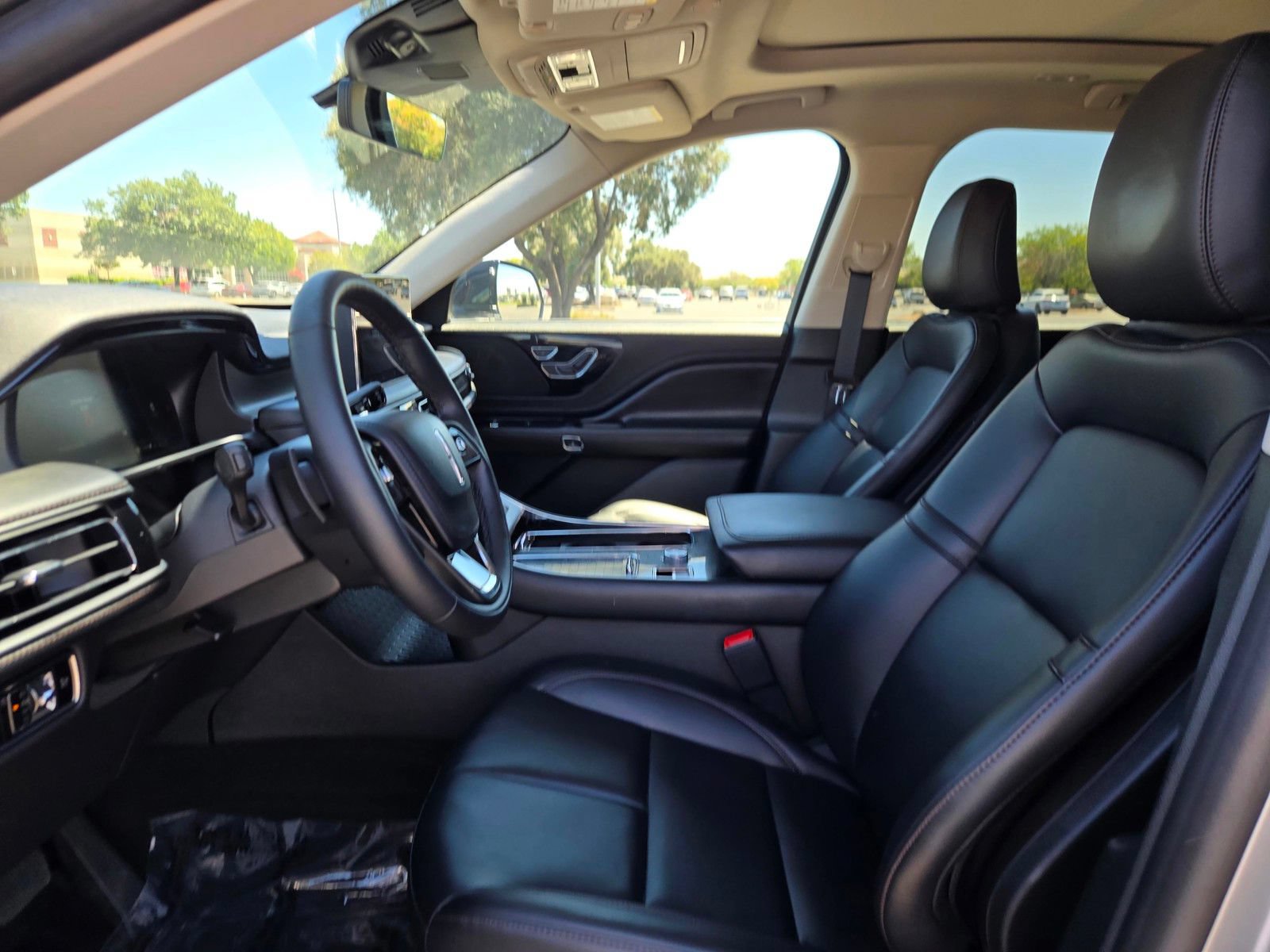 Used 2024 Lincoln Aviator 2WD w/ Premium Package image 24