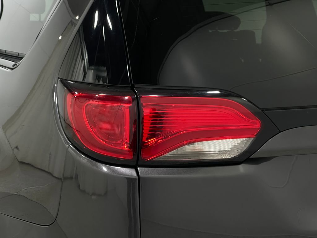 Used 2020 Chrysler Pacifica Touring-L w/ Advanced Safetytec Group image 36