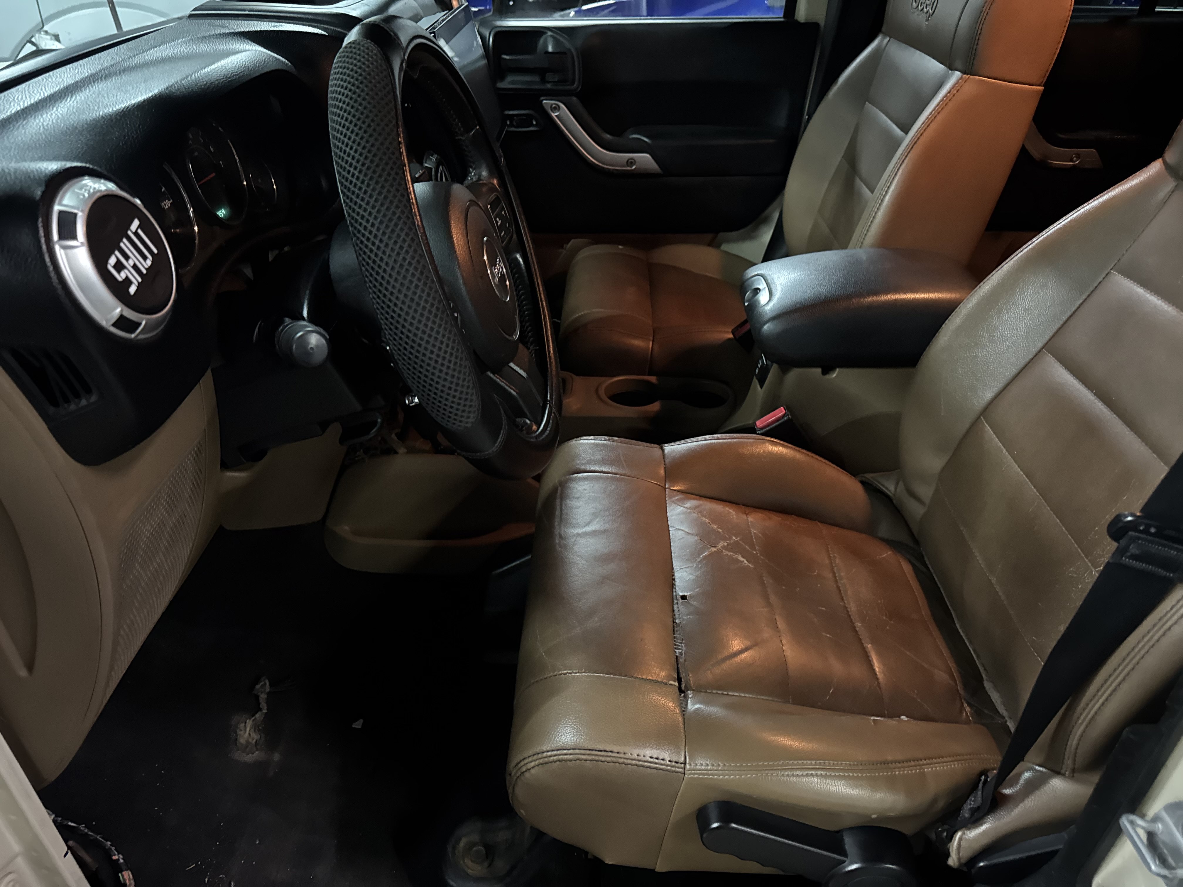 Used 2011 Jeep Wrangler Unlimited Sahara w/ Mopar Chrome Edition Group AWD/4WD image 9