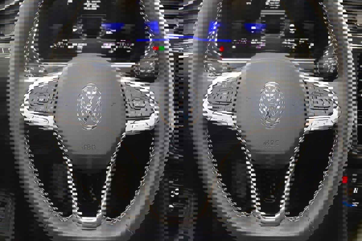 Used 2024 Volkswagen Tiguan SE image 37