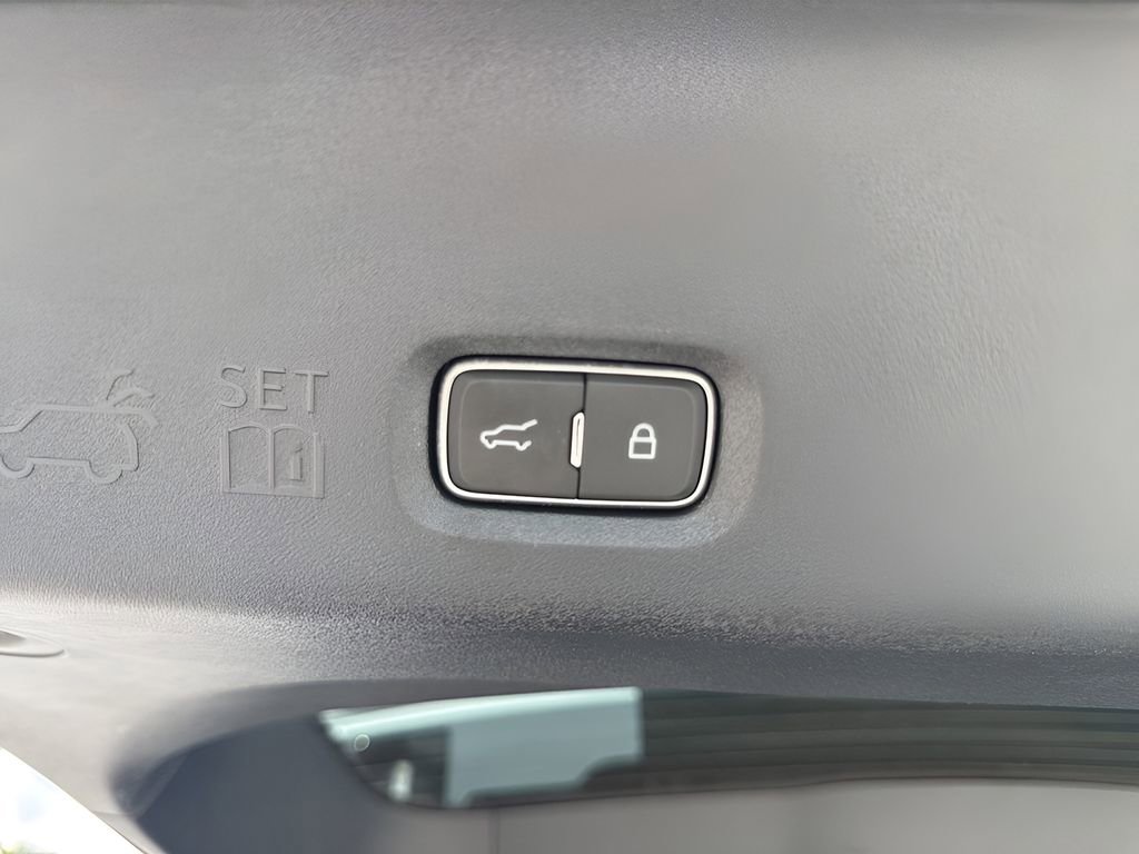 Used 2025 Ford Expedition Tremor AWD/4WD image 32