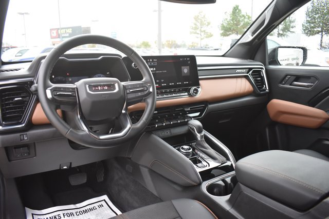 Used 2025 GMC Canyon AT4 image 17