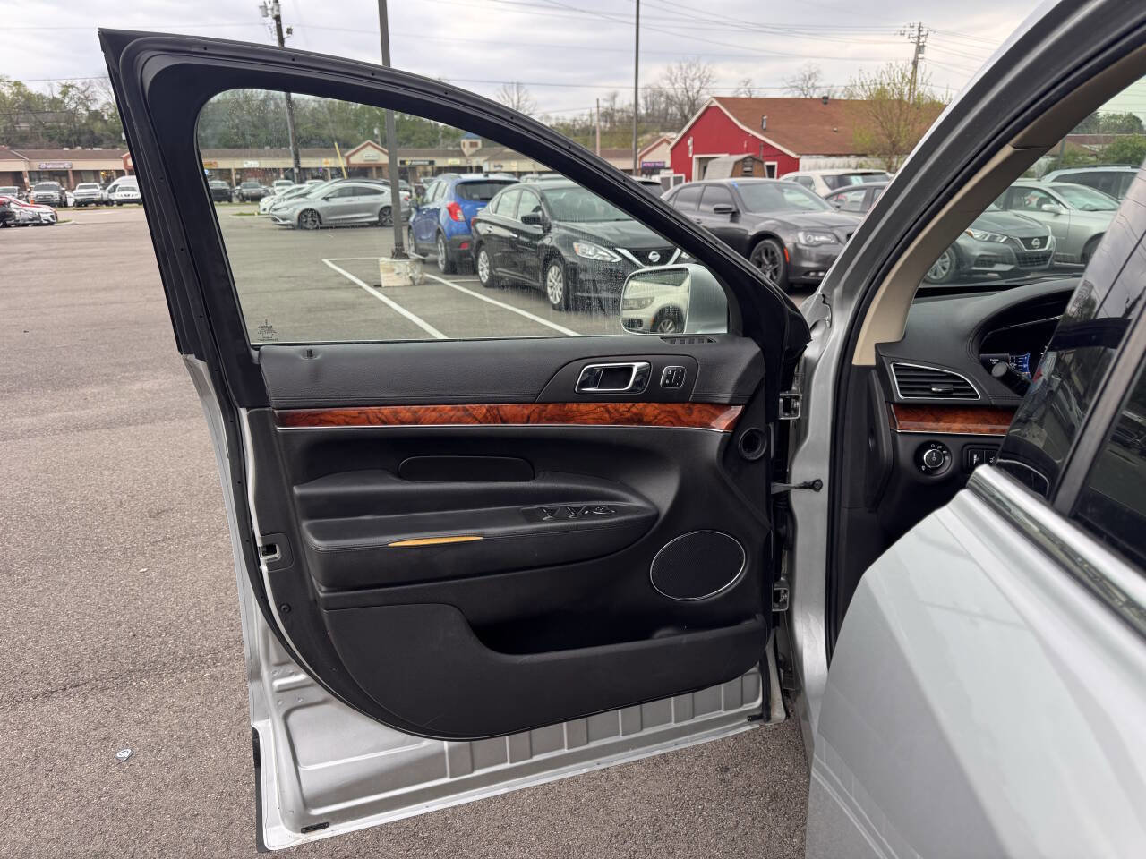 Used 2019 Lincoln MKT AWD image 13