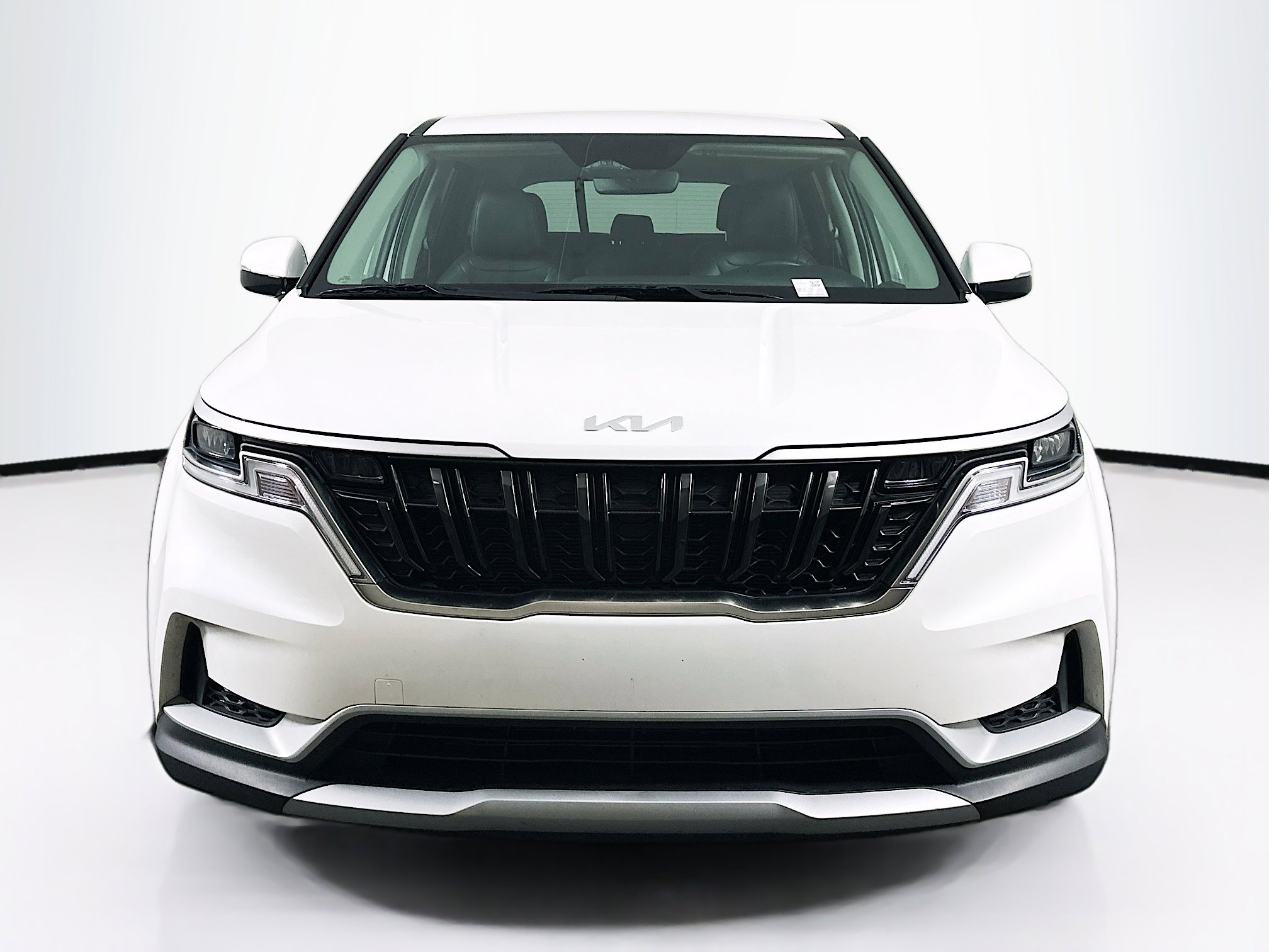 Used 2024 Kia Carnival LX image 2