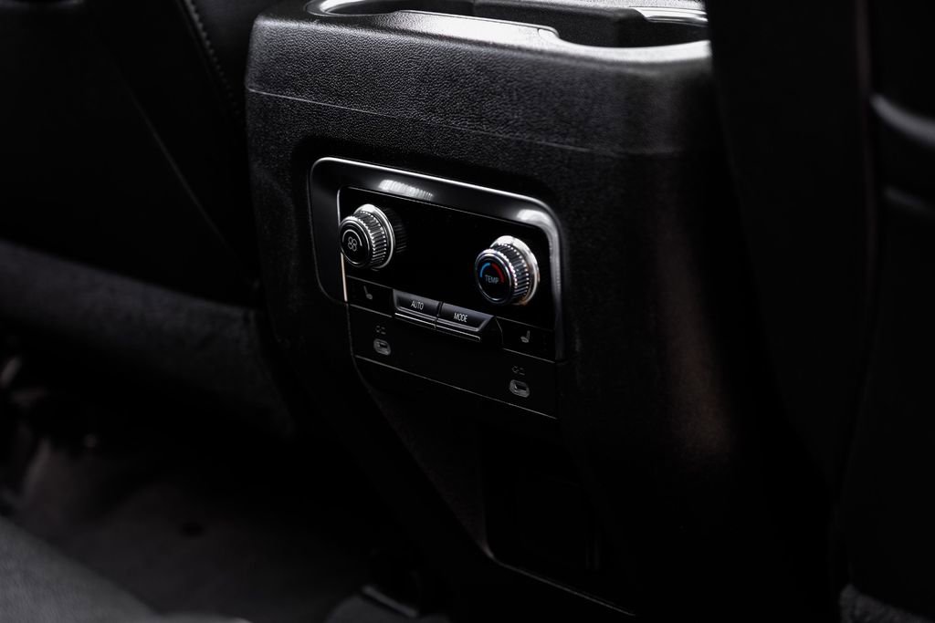 Used 2021 GMC Yukon XL SLT w/ SLT Premium Package image 36