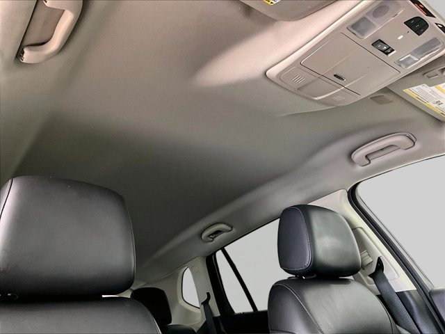 Used 2019 Buick Envision Essence FWD image 17