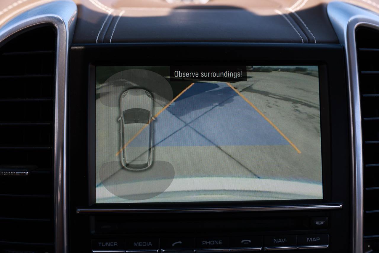 Used 2014 Porsche Cayenne GTS AWD/4WD image 34
