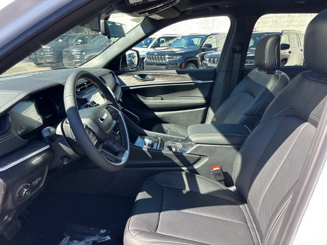 New 2027 Jeep Grand Cherokee L Limited AWD/4WD image 2