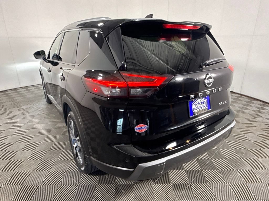 Used 2024 Nissan Rogue SL AWD/4WD image 8