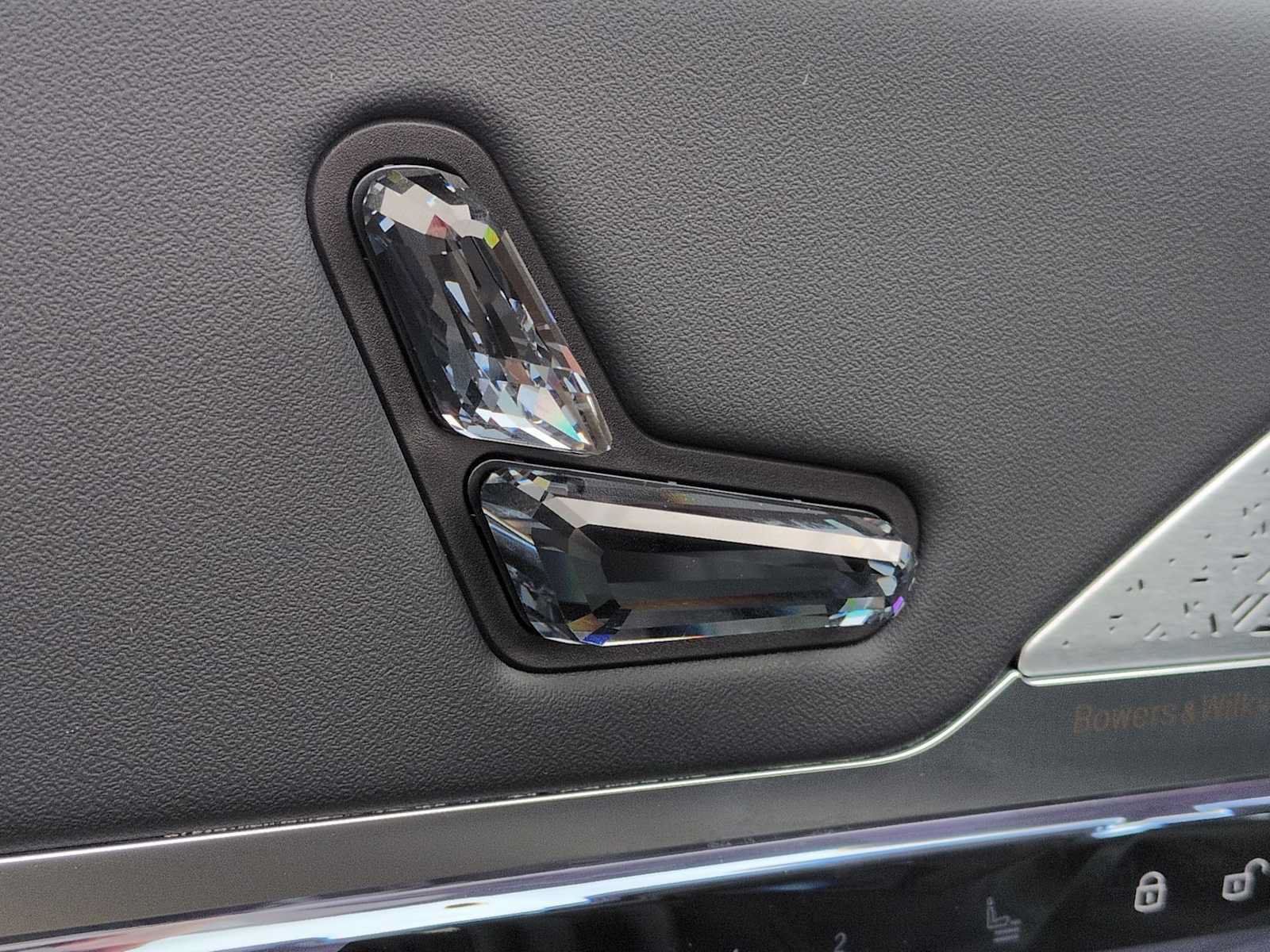 Used 2023 BMW 760i xDrive AWD/4WD image 18