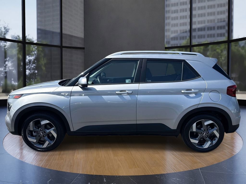 Used 2025 Hyundai Venue SEL image 5