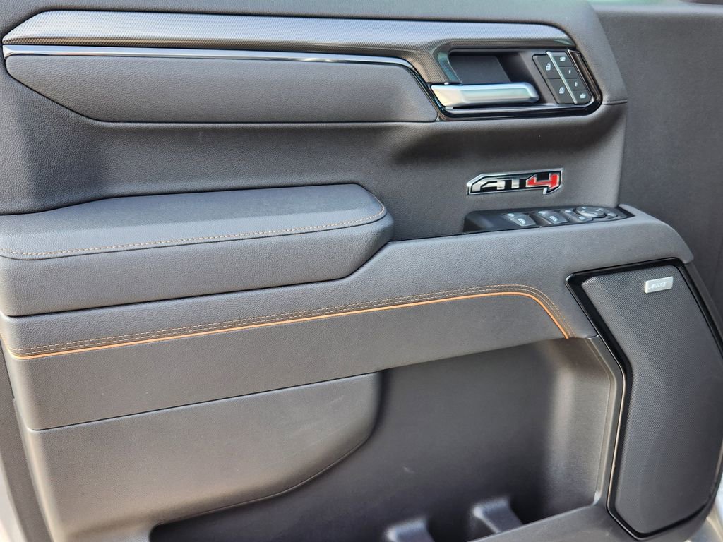 Used 2025 GMC Sierra 1500 AT4 w/ AT4 Premium Package AWD/4WD image 6