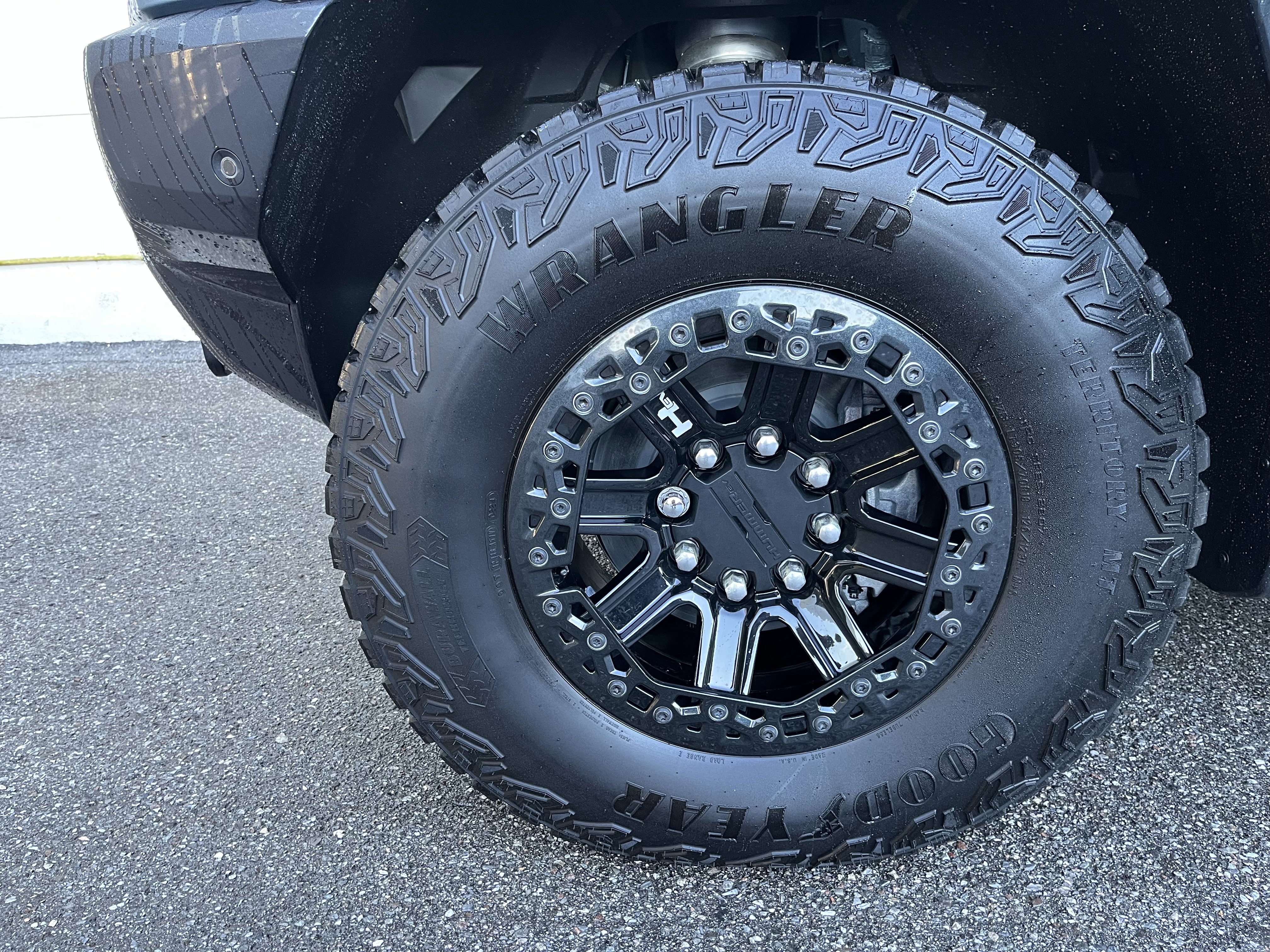 Used 2024 GMC Hummer EV 3X w/ Omega Edition image 9