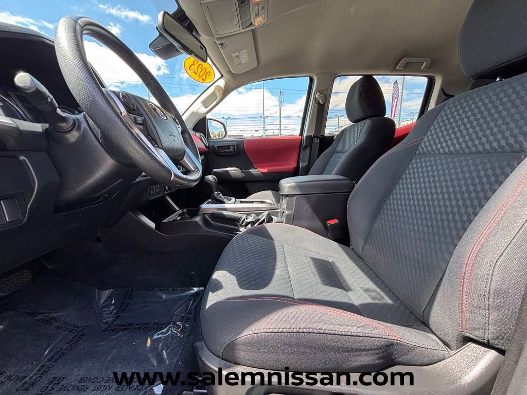 Used 2023 Toyota Tacoma SR5 w/ Technology Package AWD/4WD image 10
