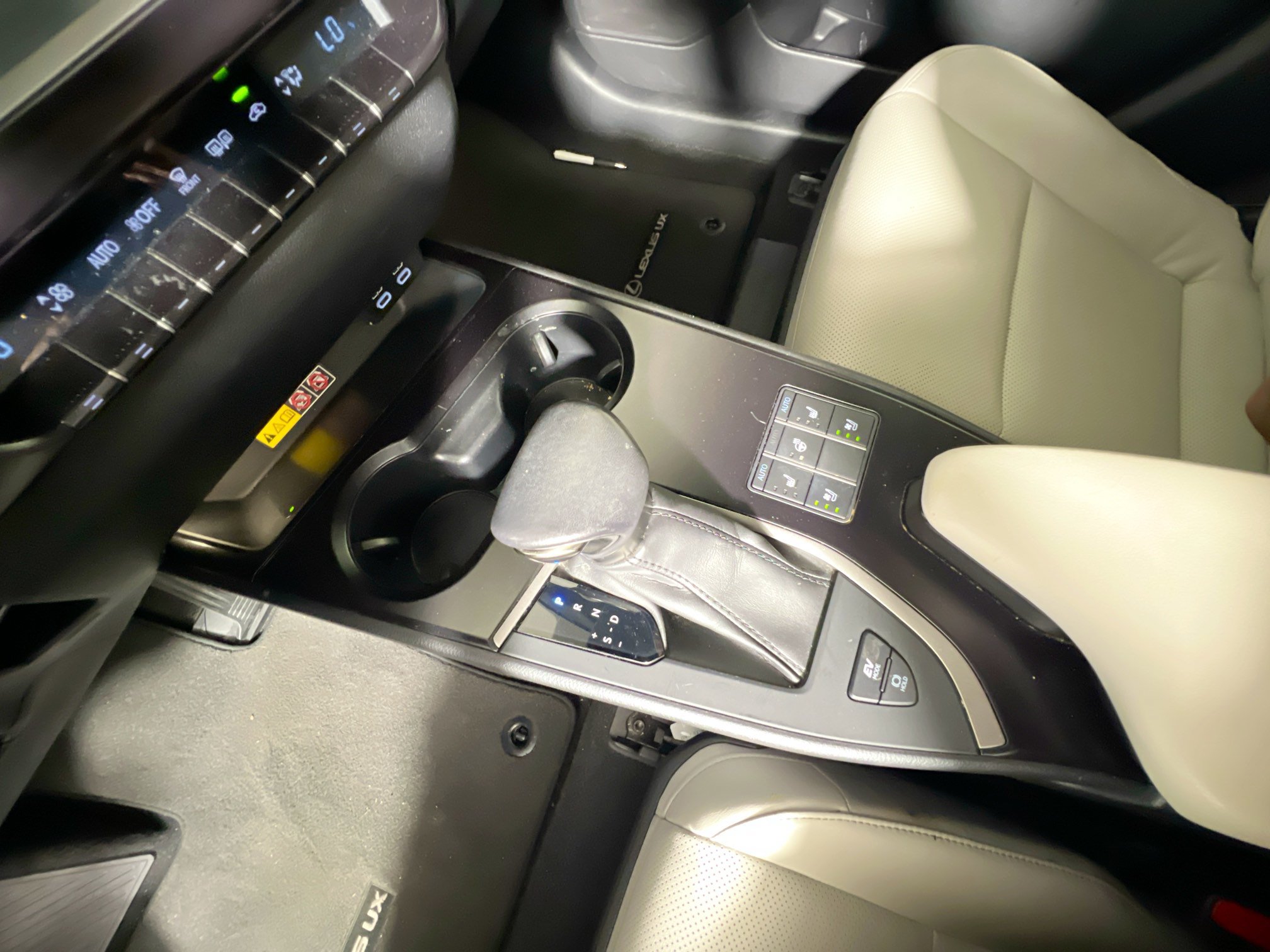 Used 2023 Lexus UX 250h FWD w/ Accessory Package (Z2) image 26