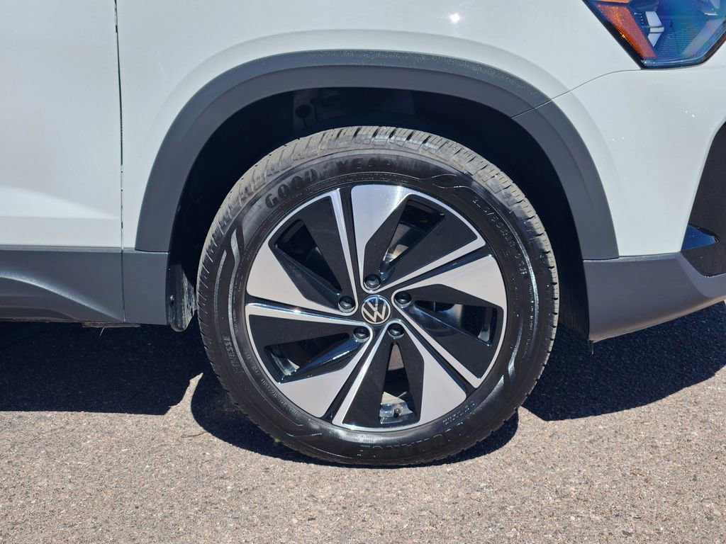 Used 2025 Volkswagen Taos SE image 30
