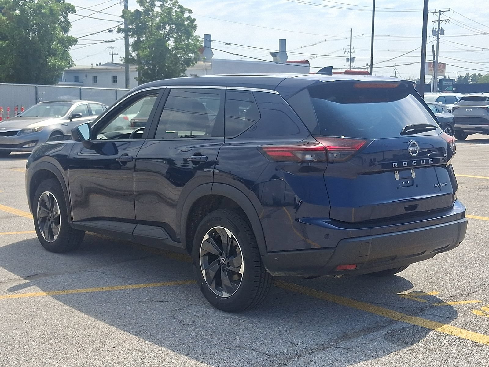 Used 2024 Nissan Rogue SV AWD/4WD image 4