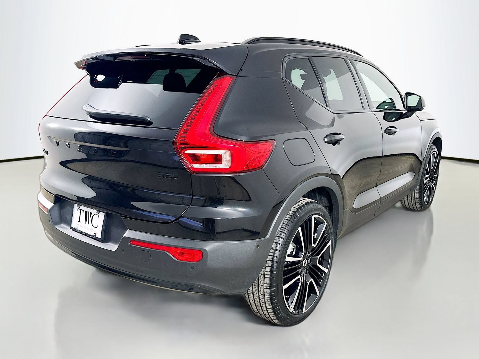 New 2026 Volvo XC40 B5 Ultra w/ Protection Package Premier AWD/4WD image 5