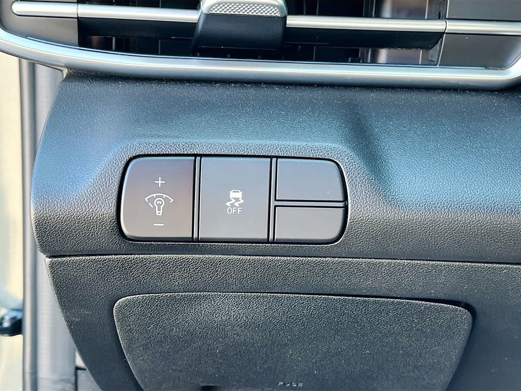 Used 2025 Hyundai Elantra Limited FWD image 10