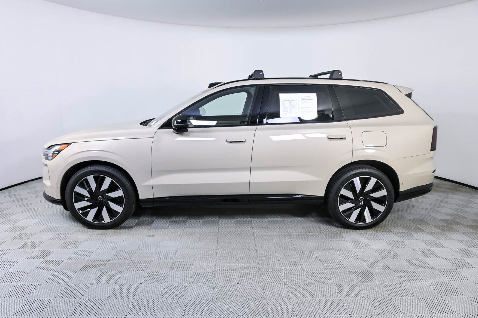 Used 2025 Volvo EX90 Ultra AWD/4WD image 2