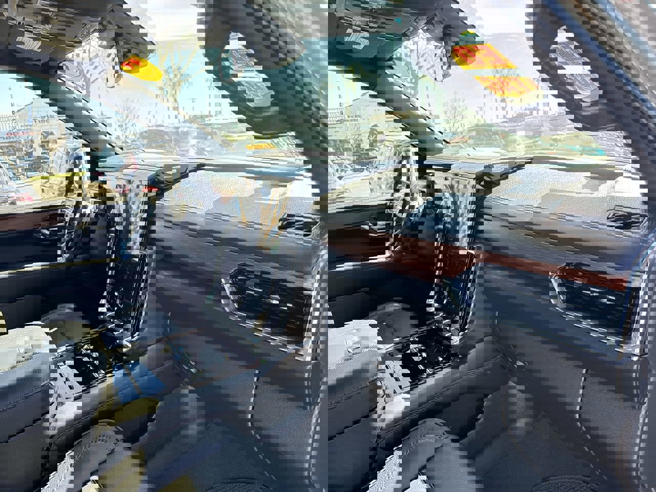 Used 2025 GMC Yukon XL Denali image 27