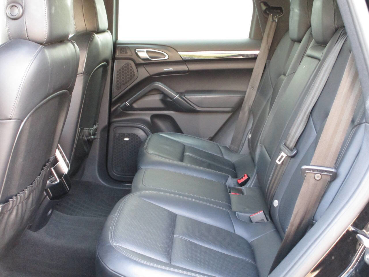 Used 2014 Porsche Cayenne Diesel Platinum Edition image 13