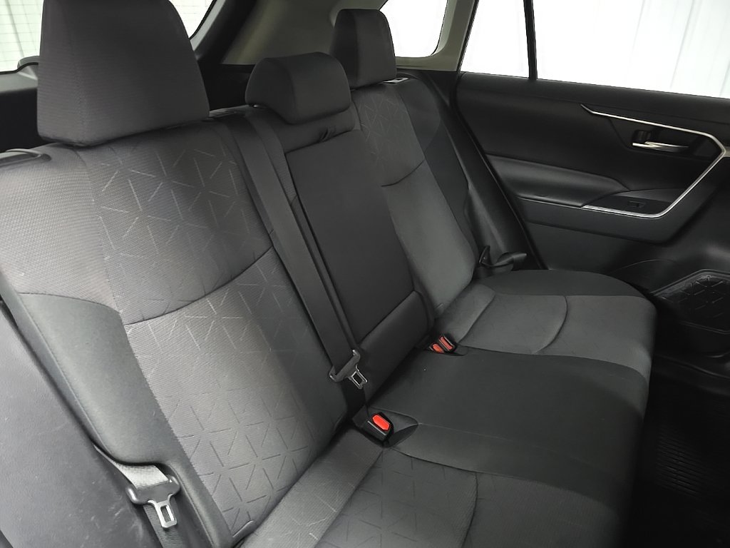 Used 2019 Toyota RAV4 XLE AWD/4WD image 17