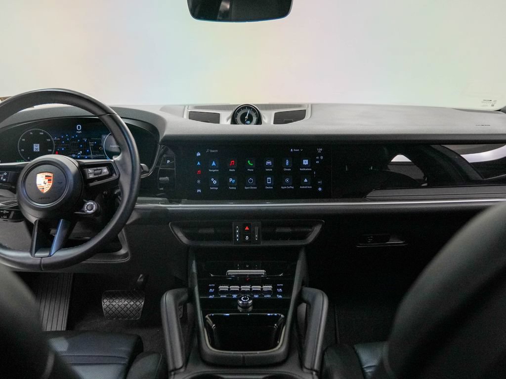 Certified 2024 Porsche Cayenne Coupe AWD/4WD image 18
