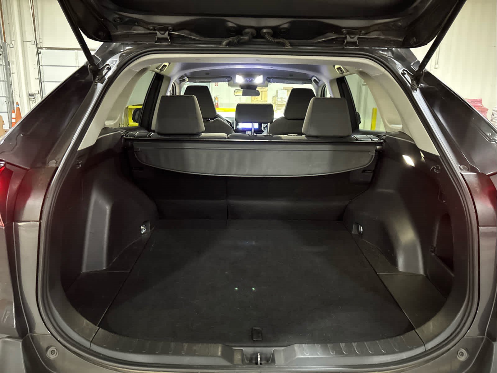 Used 2025 Toyota RAV4 XLE AWD/4WD image 7