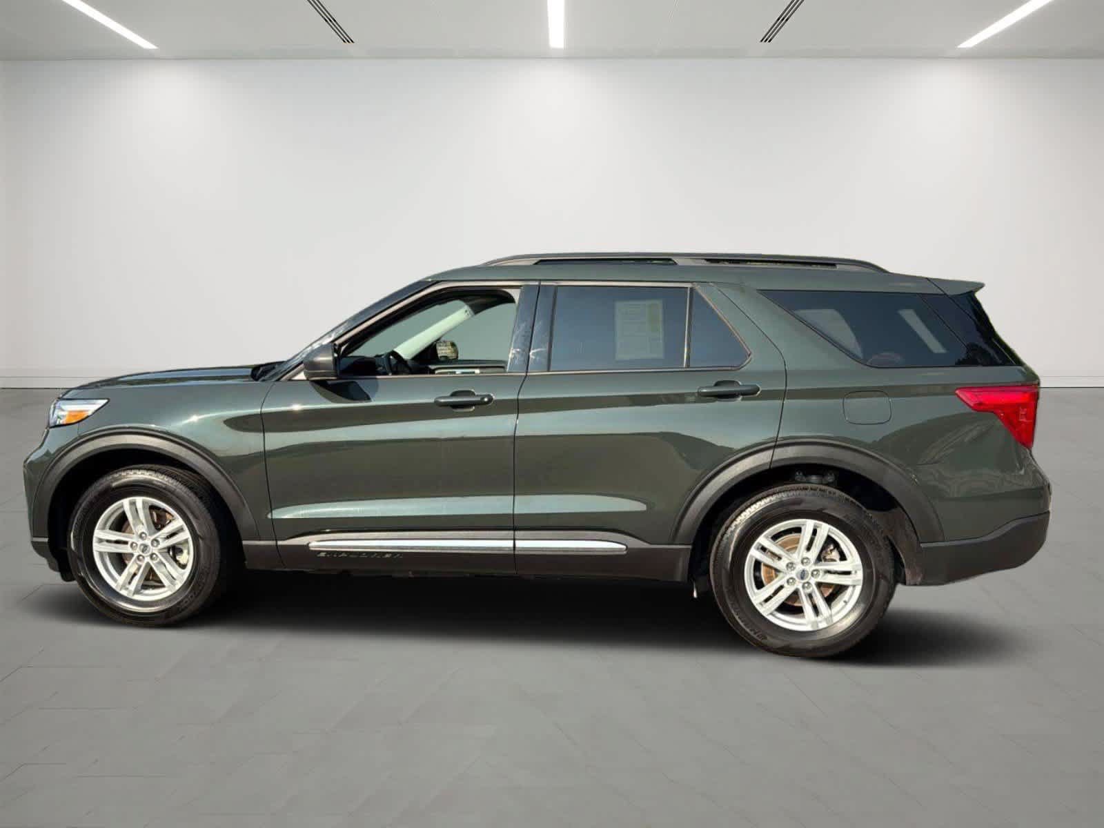 Used 2024 Ford Explorer XLT w/ Equipment Group 202A AWD/4WD image 2