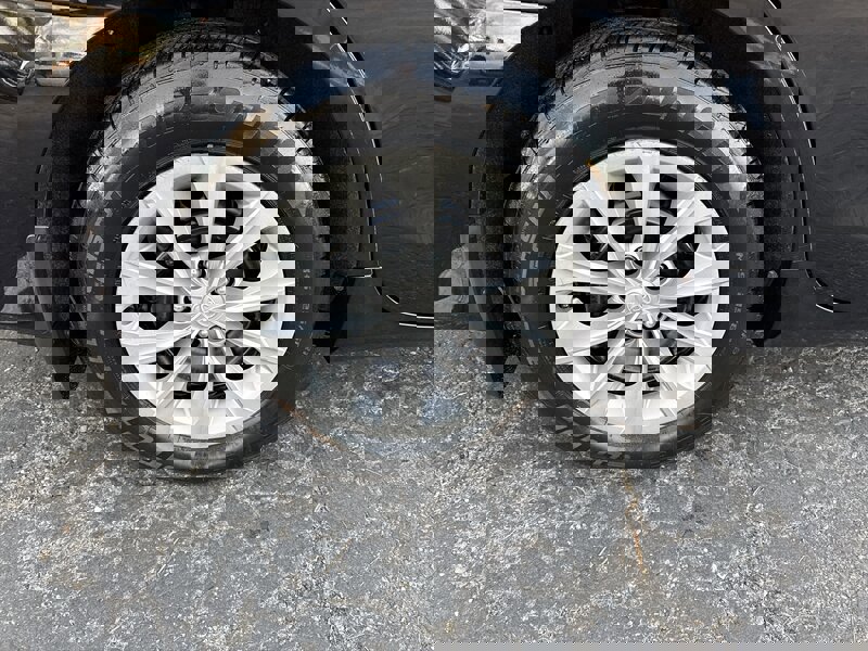 Used 2016 Toyota Camry LE image 11