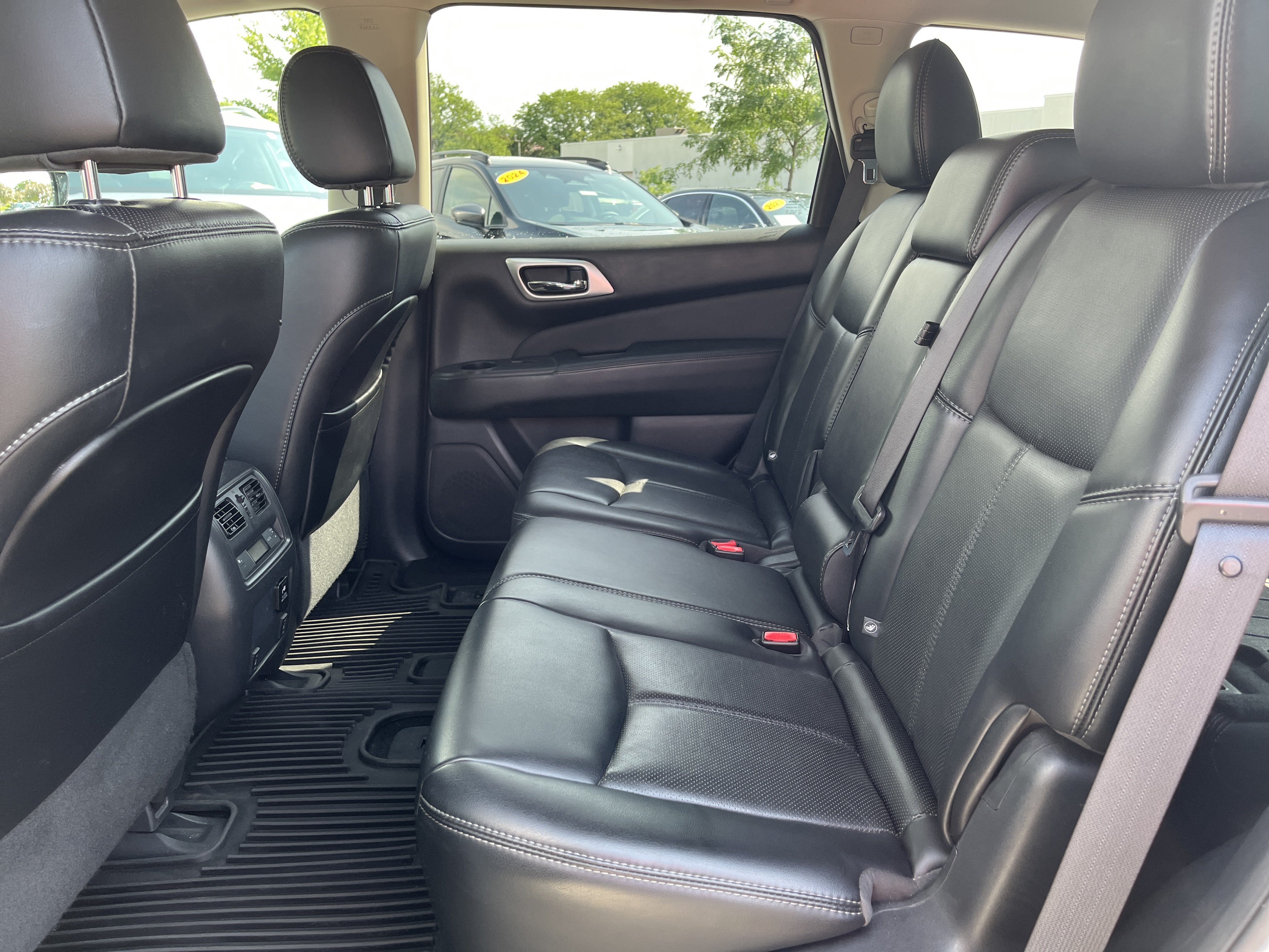 Used 2017 Nissan Pathfinder Platinum w/ Cargo Package AWD/4WD image 16