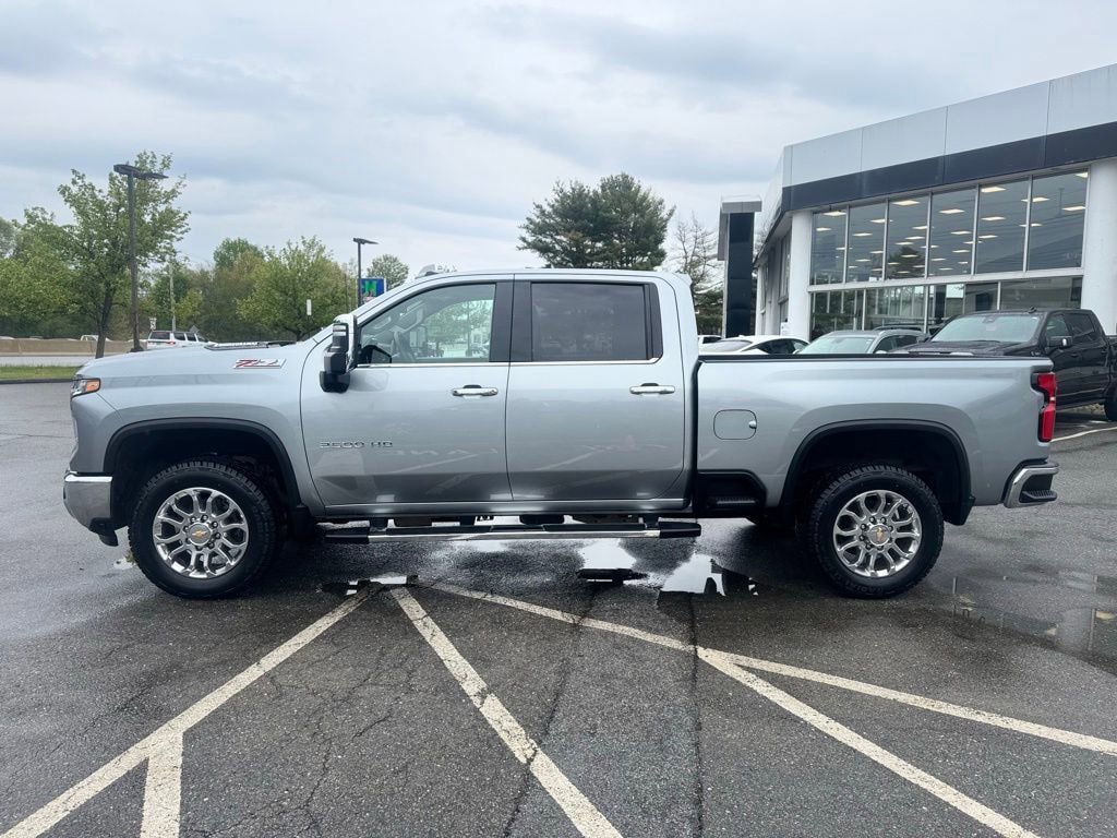 Used 2024 Chevrolet Silverado 2500 LTZ w/ LTZ Plus Package AWD/4WD image 2