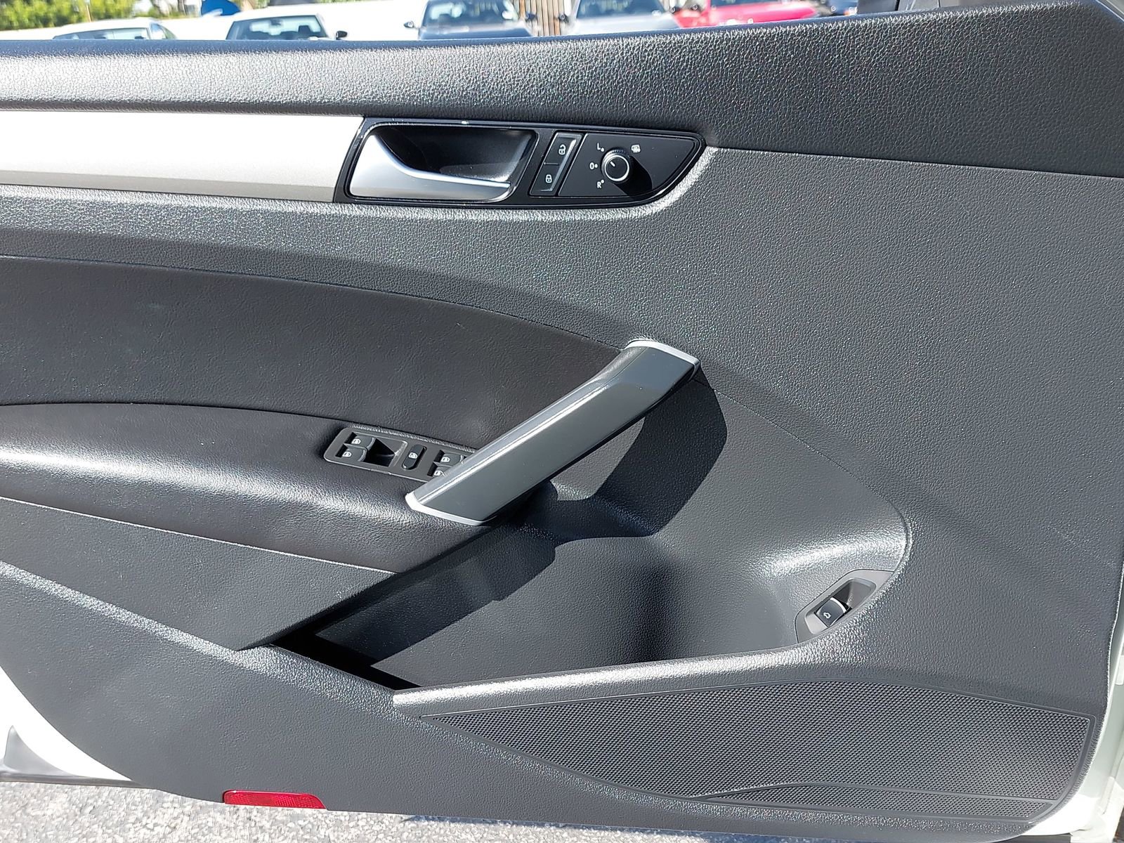 Used 2022 Volkswagen Passat 2.0T SE image 25