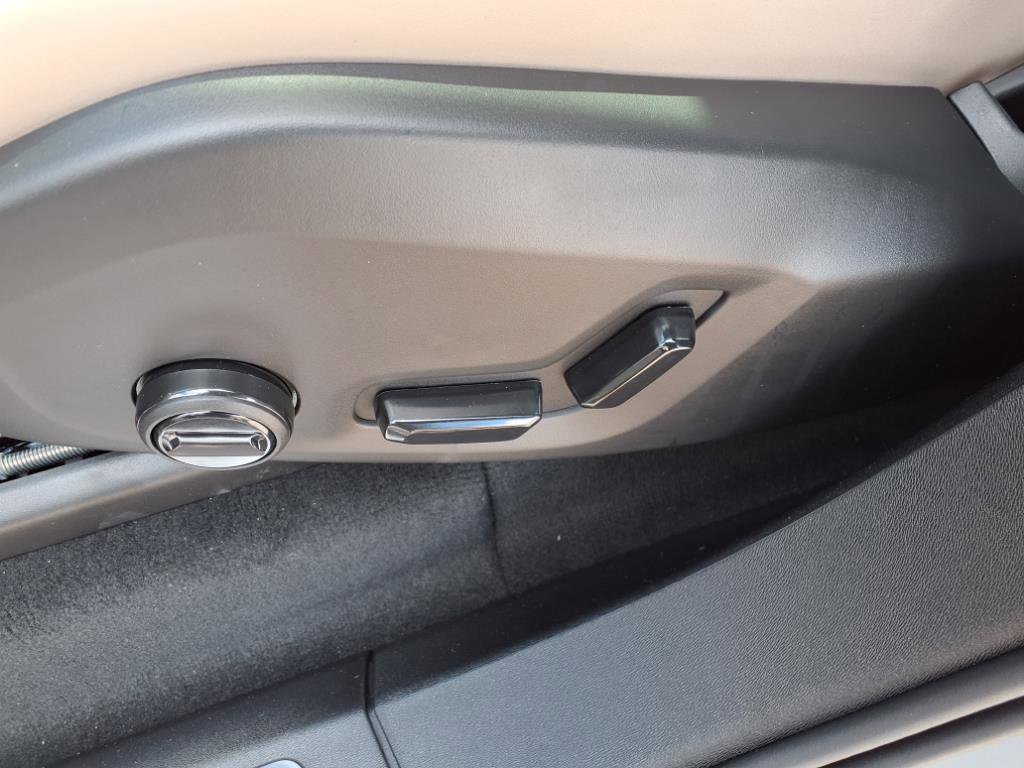 New 2025 Volvo XC90 B5 Plus w/ Protection Package Premier image 18