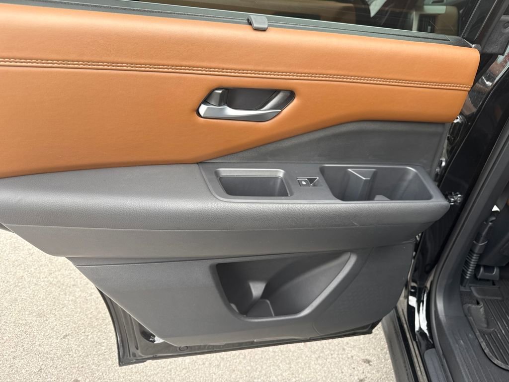 Certified 2025 Nissan Pathfinder Platinum image 35