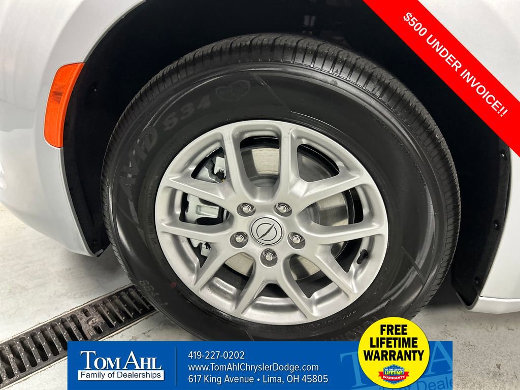 New 2026 Chrysler Voyager LX image 9