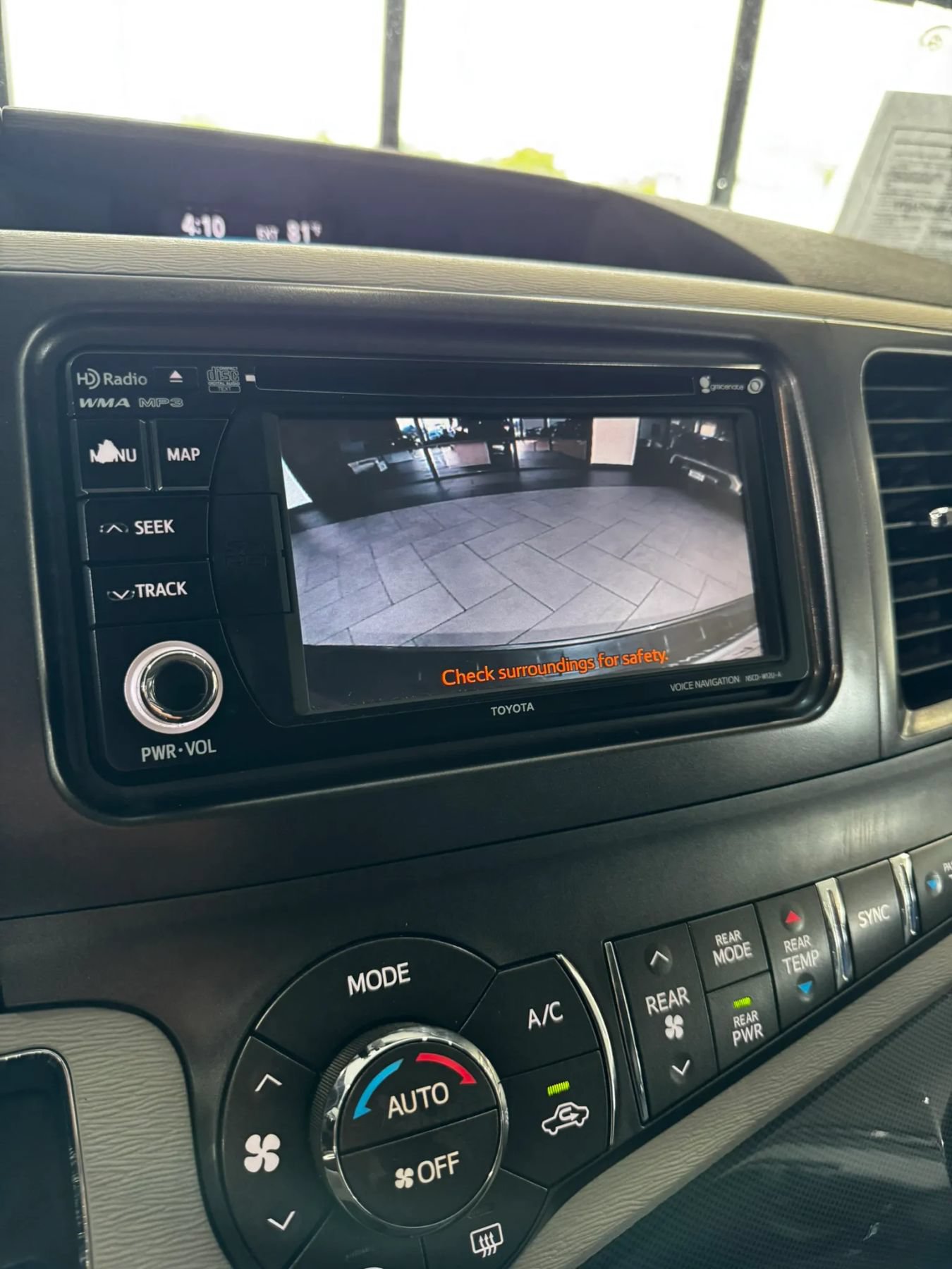 Used 2013 Toyota Sienna SE FWD image 34