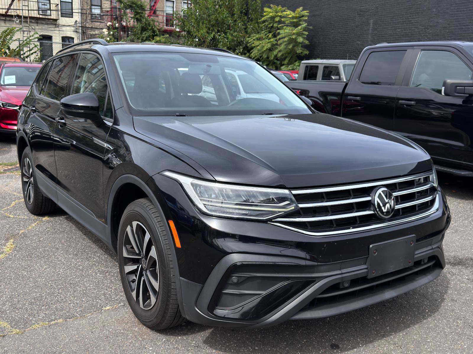 Used 2022 Volkswagen Tiguan S image 3