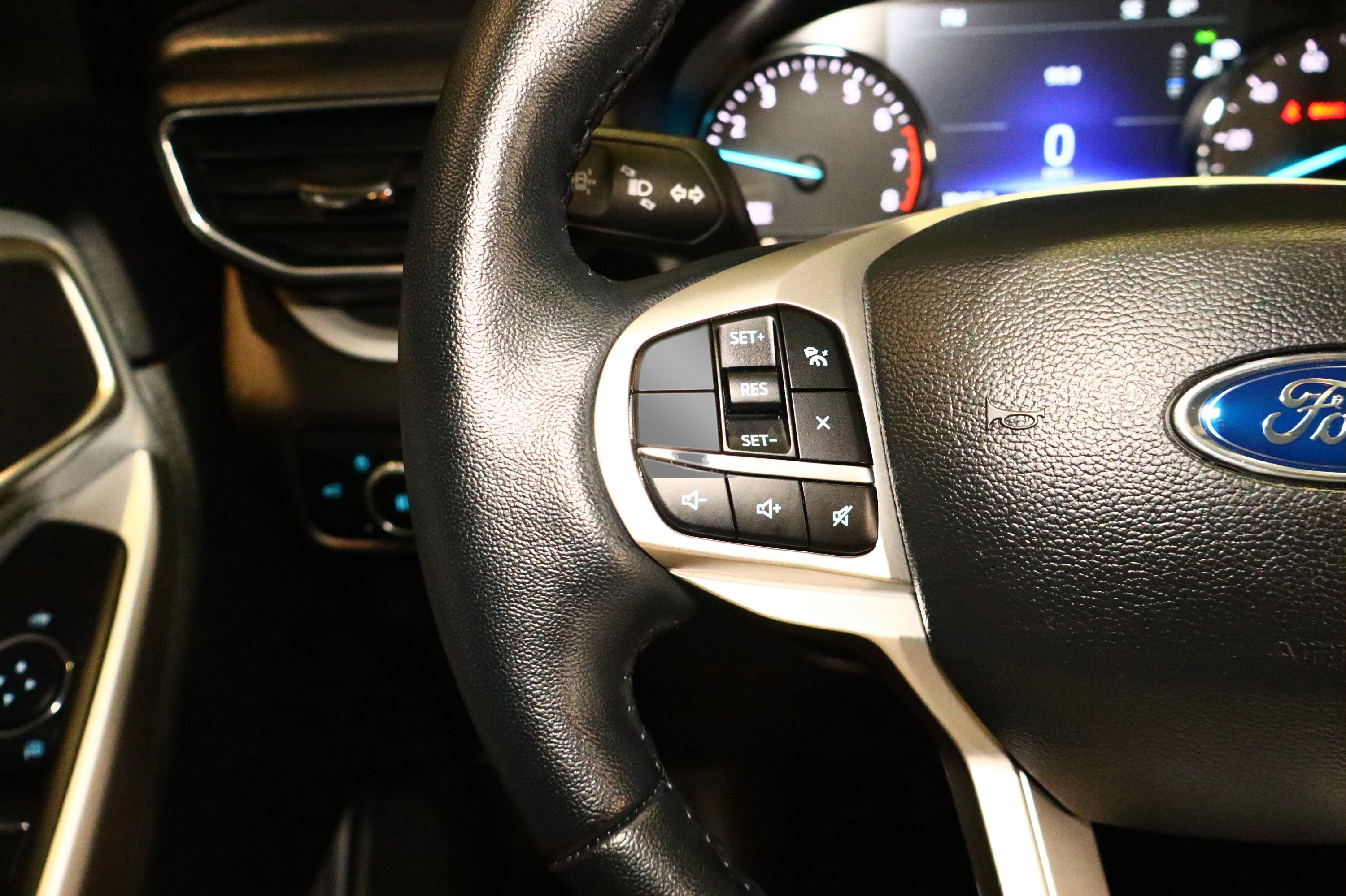 Used 2023 Ford Explorer XLT w/ Equipment Group 202A image 11