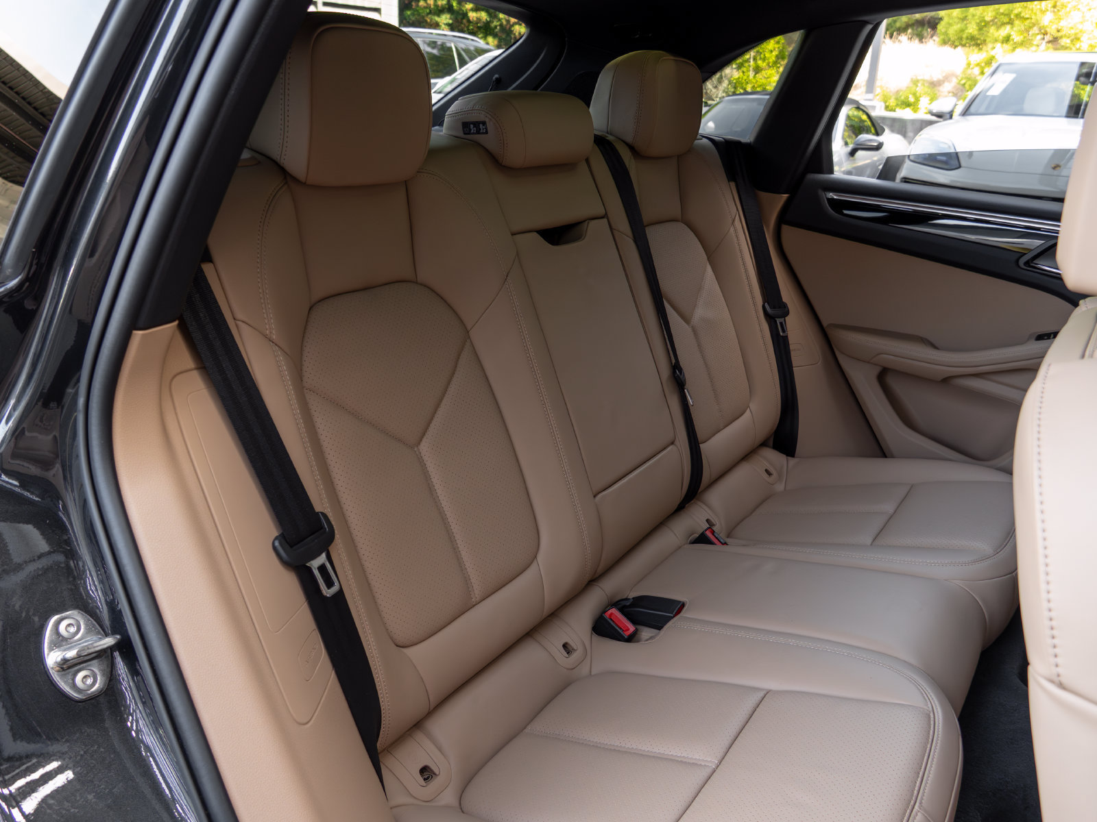Certified 2023 Porsche Macan AWD/4WD image 50